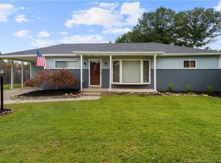 112 E Loma Vista Dr, Jeffersonville, IN 47130