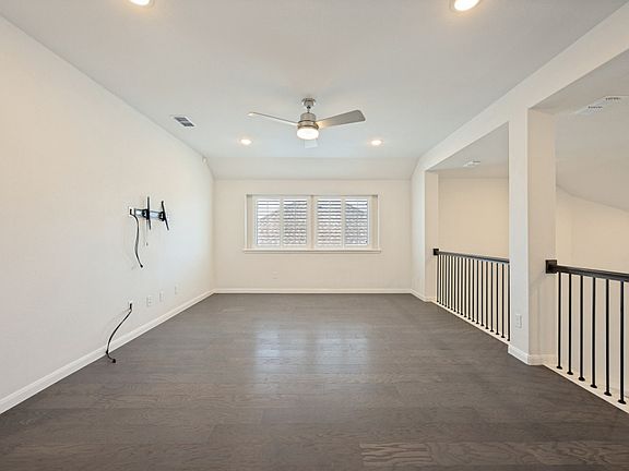 5th image of 808 Mathew Dr