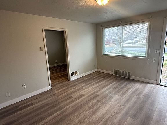 3rd image of 3133 Jefferson Ave #1