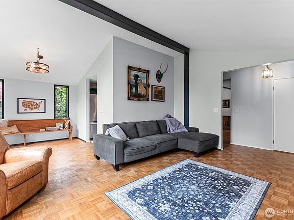 4th image of 12921 208th Avenue Ct E