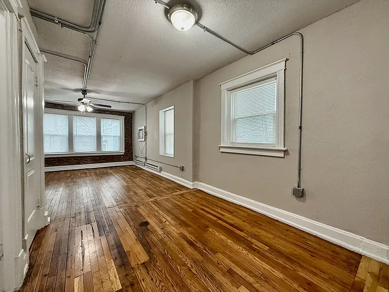 3201 Broadway — Photo 2