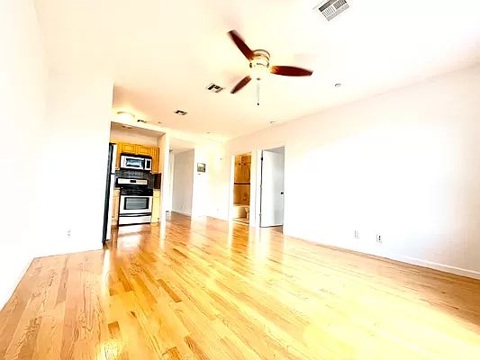 4th image of 506 Washington Ave #604