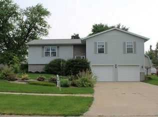303 Johnson St SW, Shellsburg, IA 52332