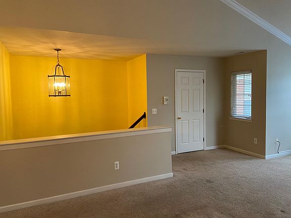 4th image of 44399 Lakepointe Dr