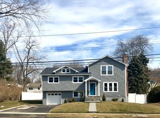 230 Robin Ln, Fairfield, CT 06824
