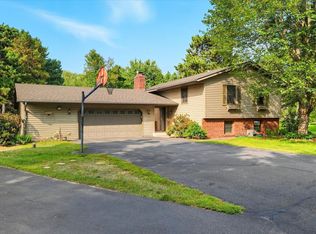 6072 Chippewa Trl, North Branch, MN 55056