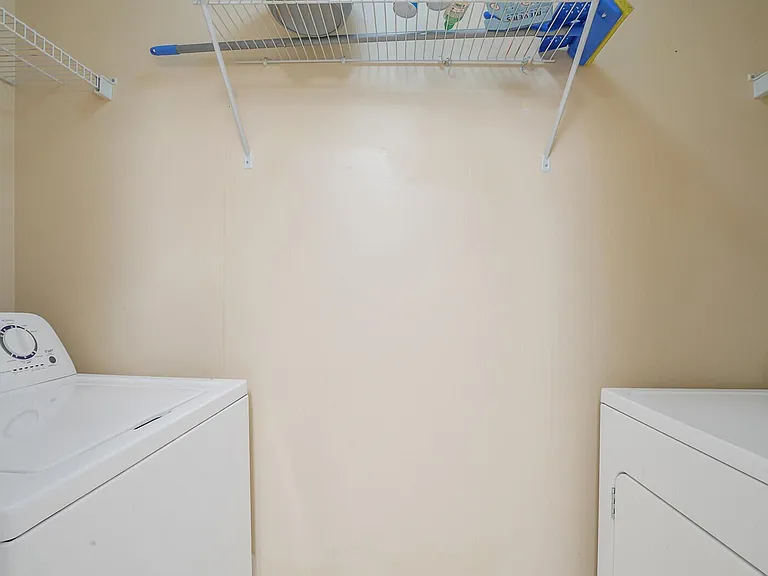 1385 Crystal Way #M — Photo 15