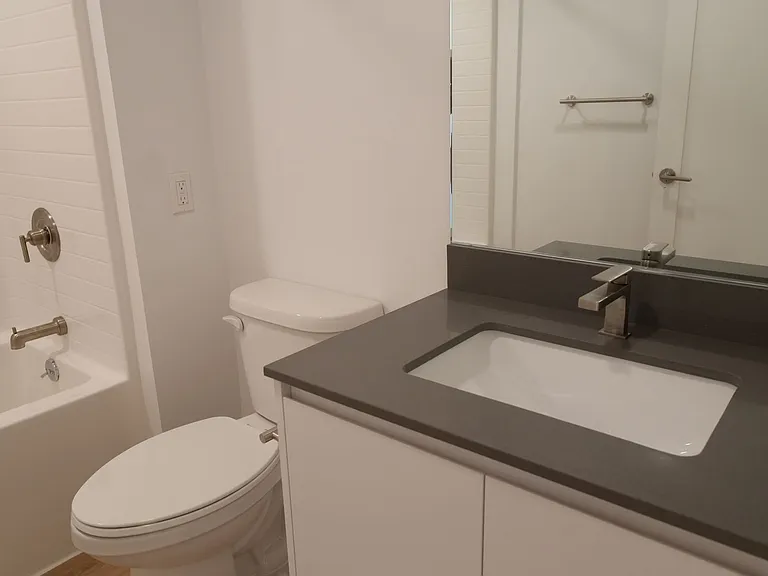Brand New Luxury Homes! W/D, Balcony & Parking! — Photo 30