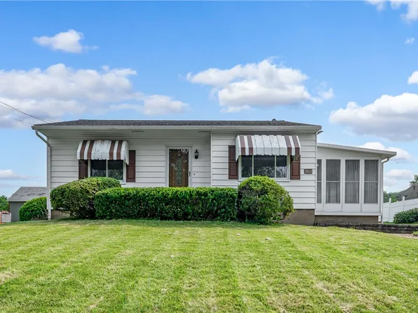 1017 Roosevelt St, Conway, PA 15027
