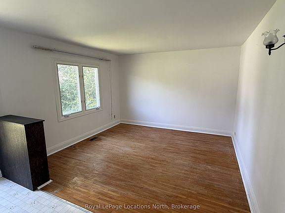 3rd image of 386 Sykes St S