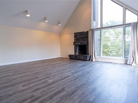 4th image of 696 Mowbray Arch APT 850