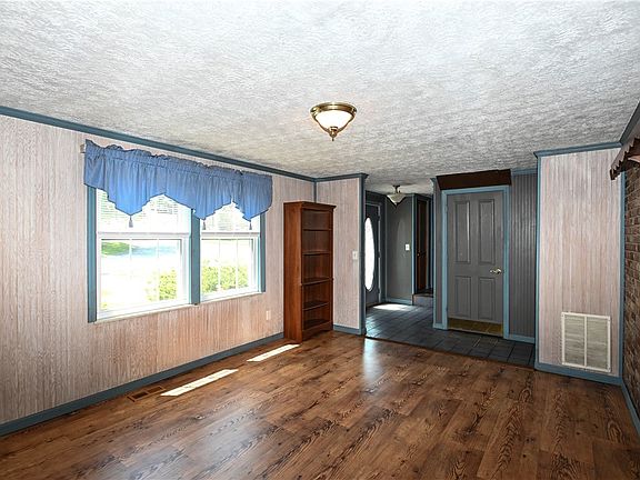 5th image of 43 Woodhill Dr