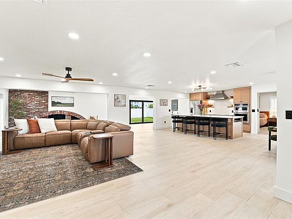 2nd image of 6241 TANGLEWOOD DRIVE NE