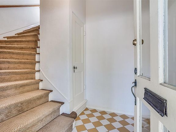 3rd image of 4418 University Blvd
