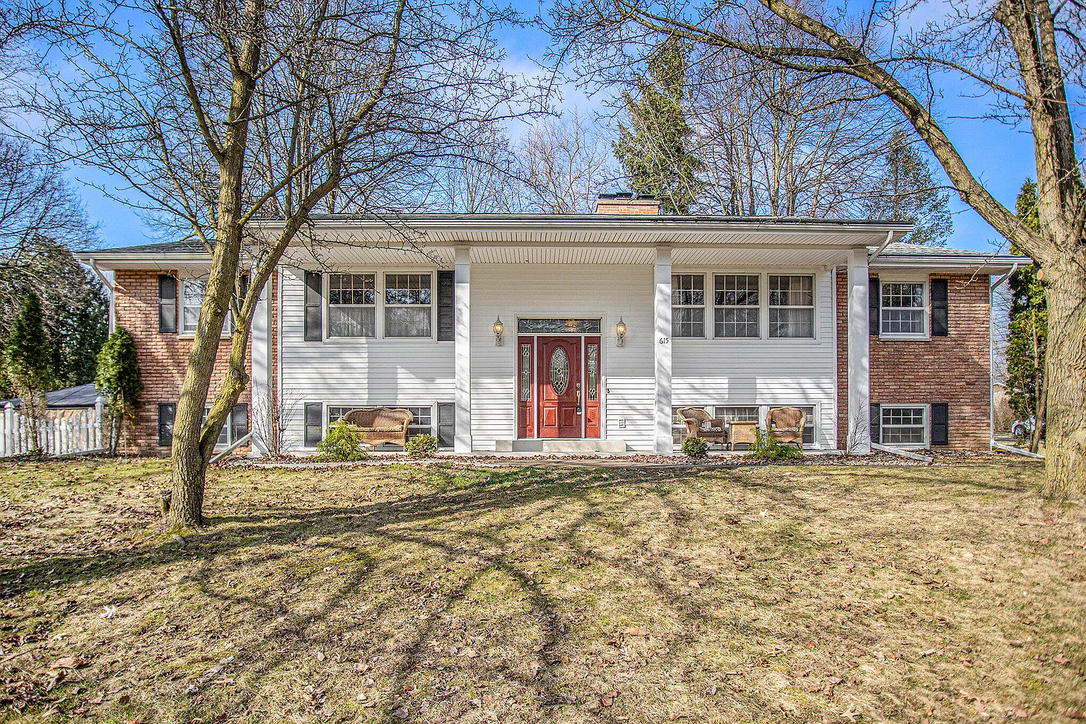 615 East Dr photo 1