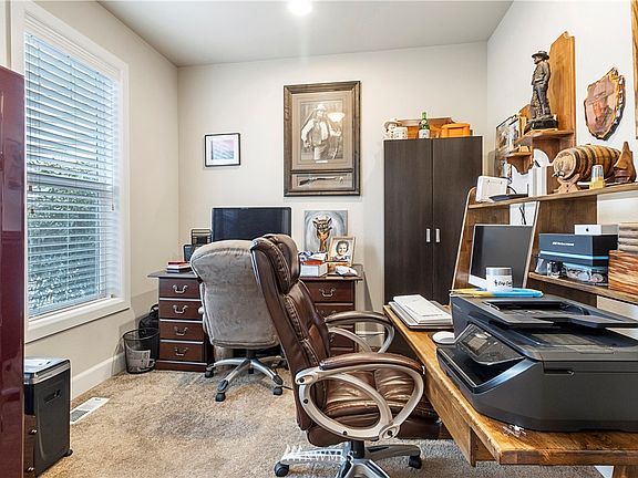 Den/office located right off the entry way
