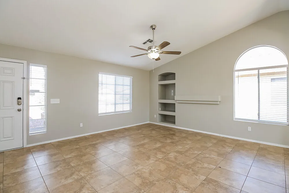 3 bed, 2.0 bath, 1245 sqft, $2,025 — Photo 3