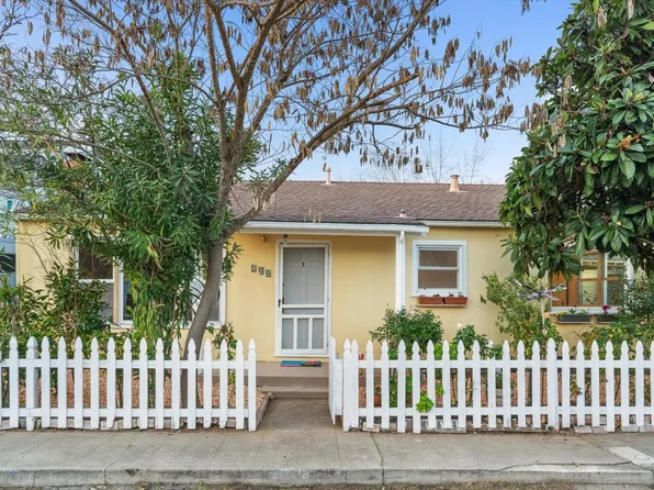 208 Triplett Drive, Cloverdale, CA 95425