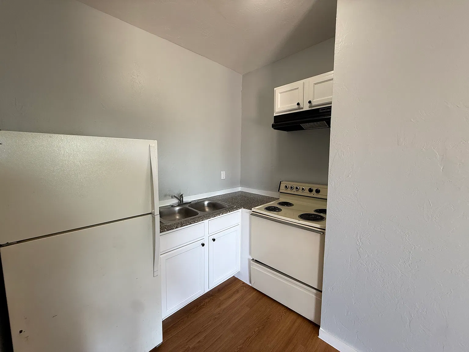 1405 NW 8th St — Photo 4