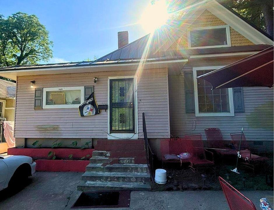 1st image of 921 S Willett St