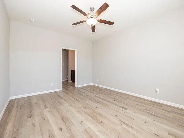 208 Harvey St — Photo 17