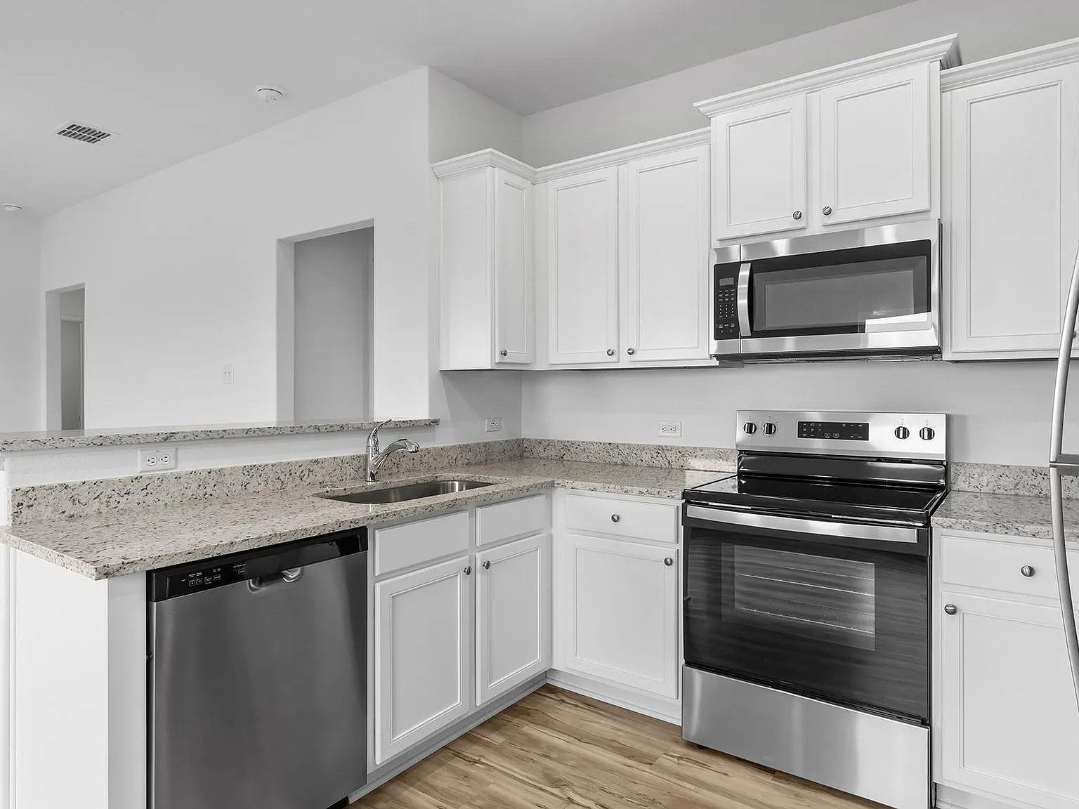 3 bed, 2.0 bath, 1076 sqft, $2,085 — Photo 3