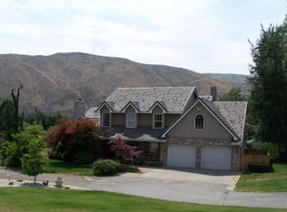 1427 Love Ln, Wenatchee, WA 98801