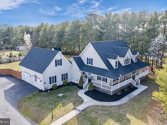 Beautiful Cape Cod Style- Asphalt Driveway
