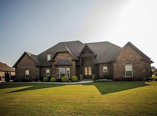 55 Holli Ln, Muscle Shoals, AL 35661