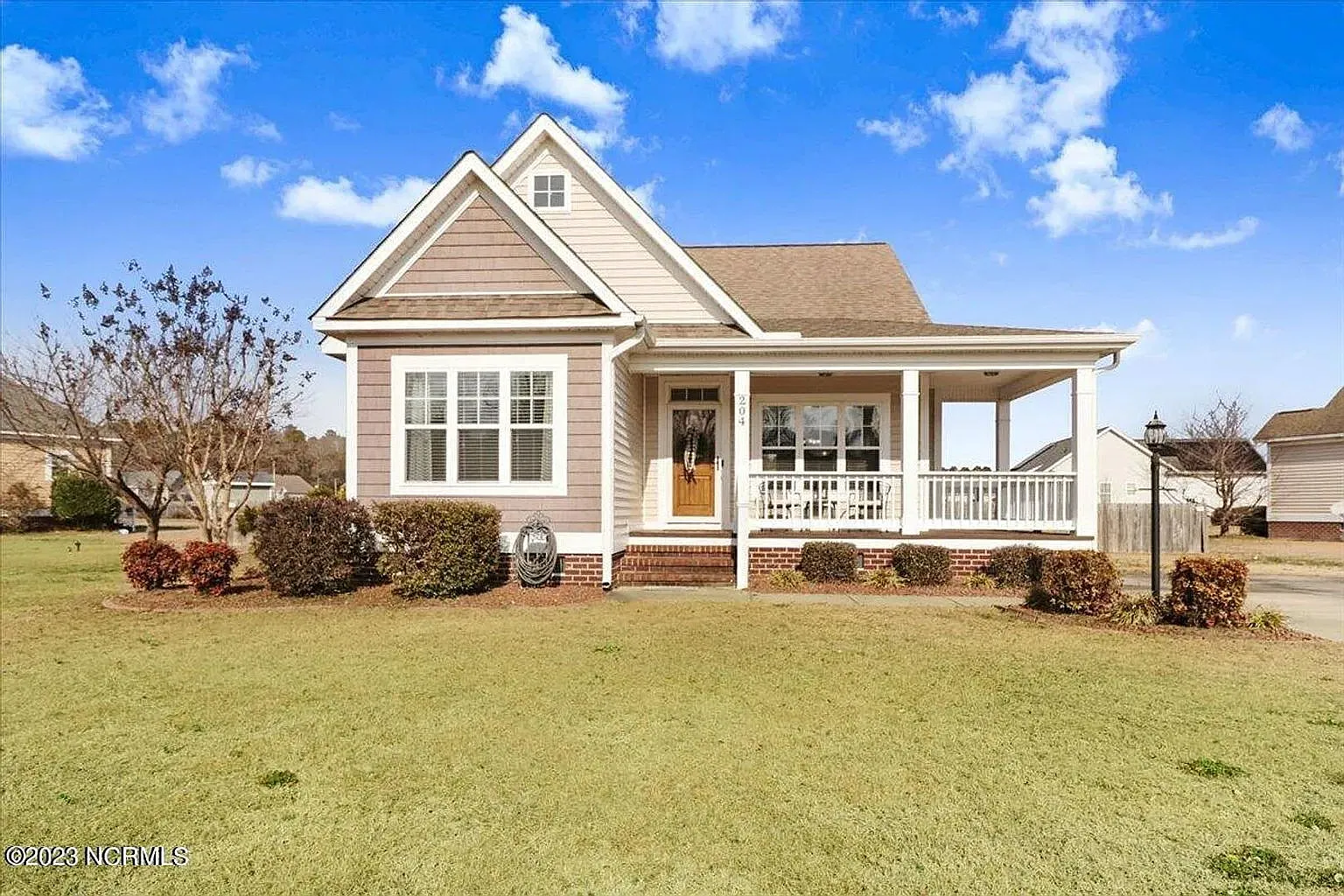 3 bed, 2.0 bath, 1238 sqft, $1,650 — Photo 1