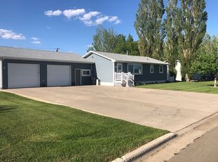 312 3rd Ave E, Ray, ND 58849