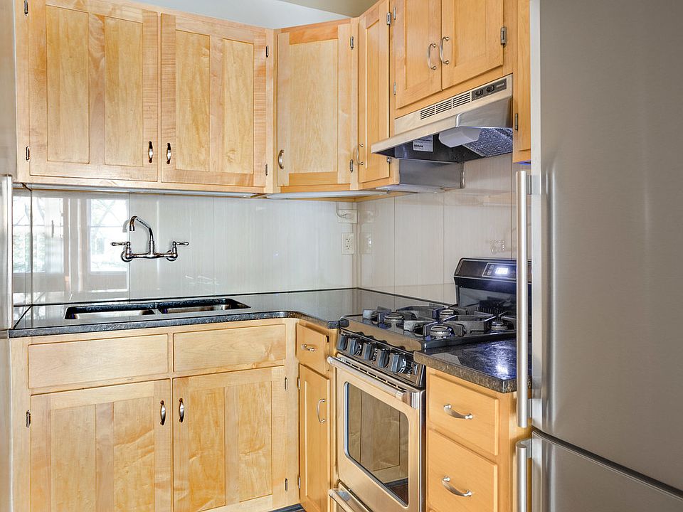 1st image of 8 W 71st St #4