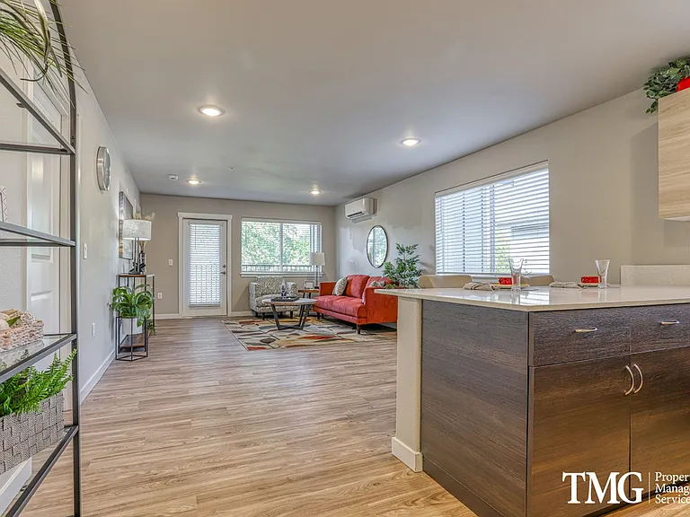 Waterford Terrace Apartments — Photo 16