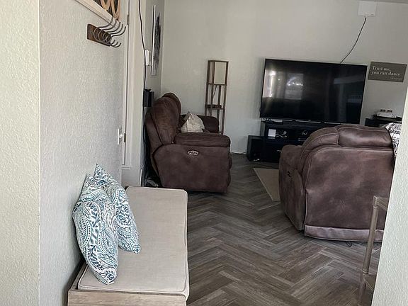 3rd image of 4304 Loma De Luna Dr