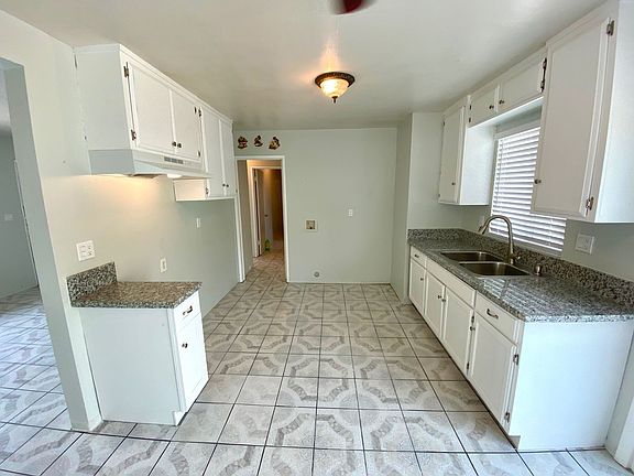 4th image of 157 S Carmelita Ave
