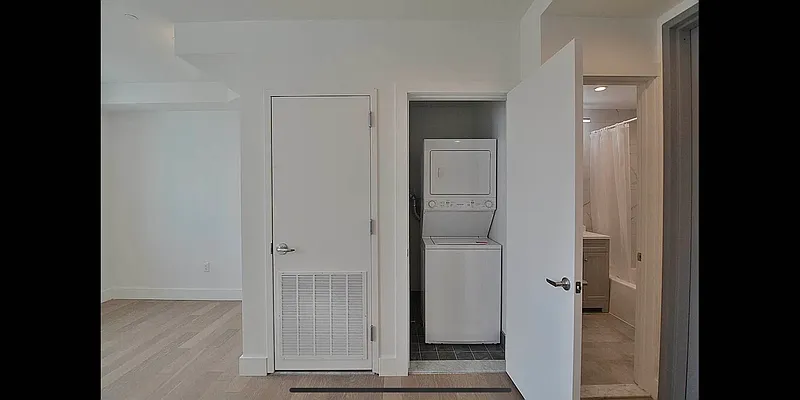 Rented by Delmark Realty LLC | media 6