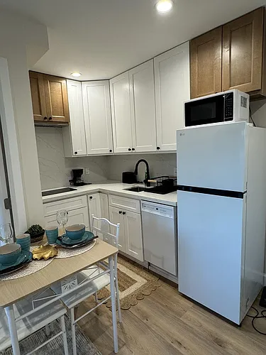 122 Vernon St Photo 1