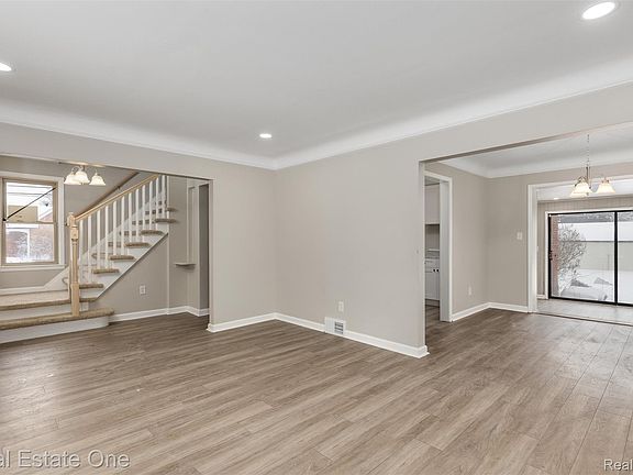 3rd image of 19196 Berden St