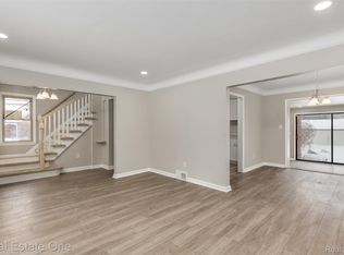 19196 Berden St, Grosse Pointe, MI 48236