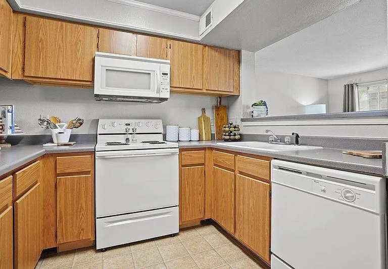 Remington Wichita Apts. — Photo 7