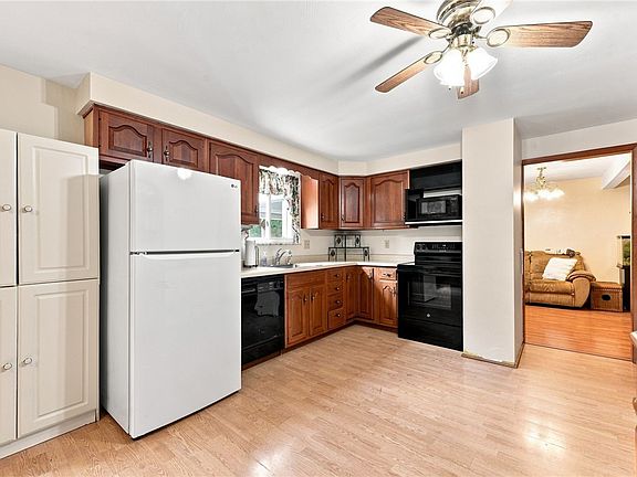 4th image of 252 Boyce Park Dr