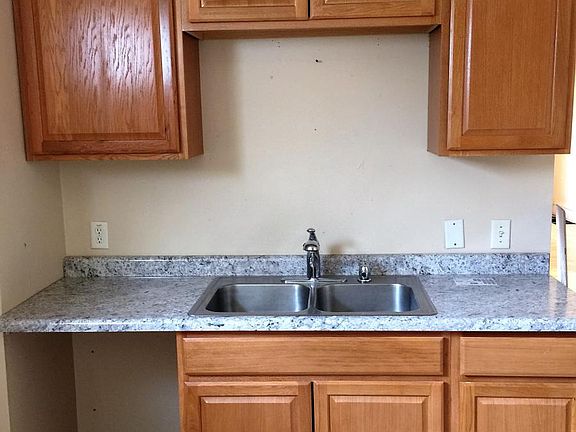 Brand New Kitchen Cabinets and Counter Top