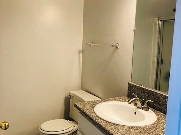 4th image of 537 N El Molino Ave APT 10