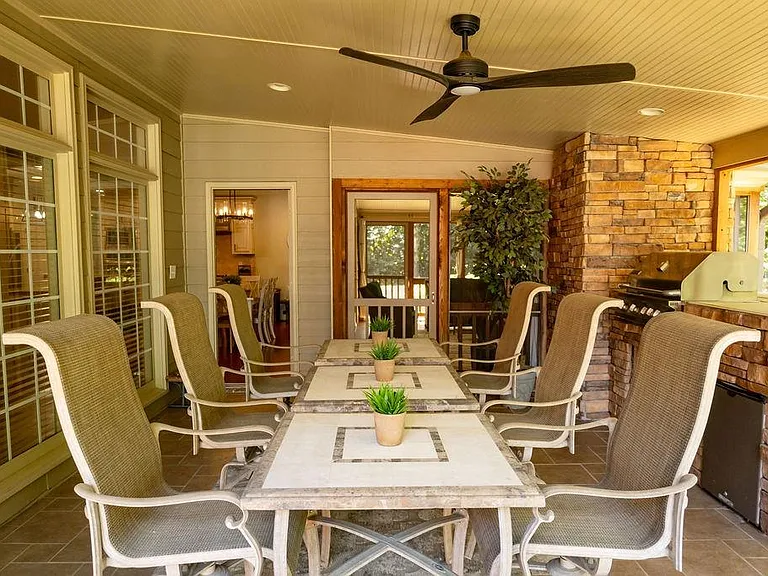 1405 Edenham Ln — Photo 3