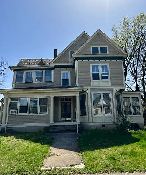 604 Mountain Ave SW #1 — Photo 1