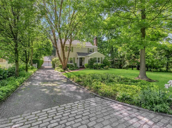 19 Middle Drive, Manhasset, NY 11030