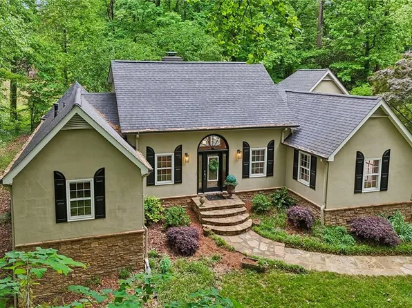 214 Newport Rd SW, Lilburn, GA 30047