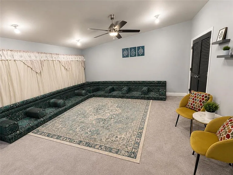 1658 Oakbrook Lake Dr — Photo 4