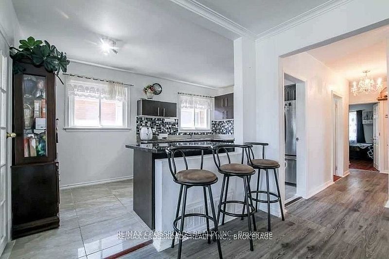 Toronto House for rent - 4 Bedrooms — photo 3