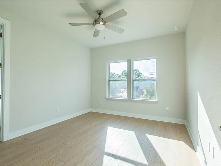 2705 Wilson St — Photo 23